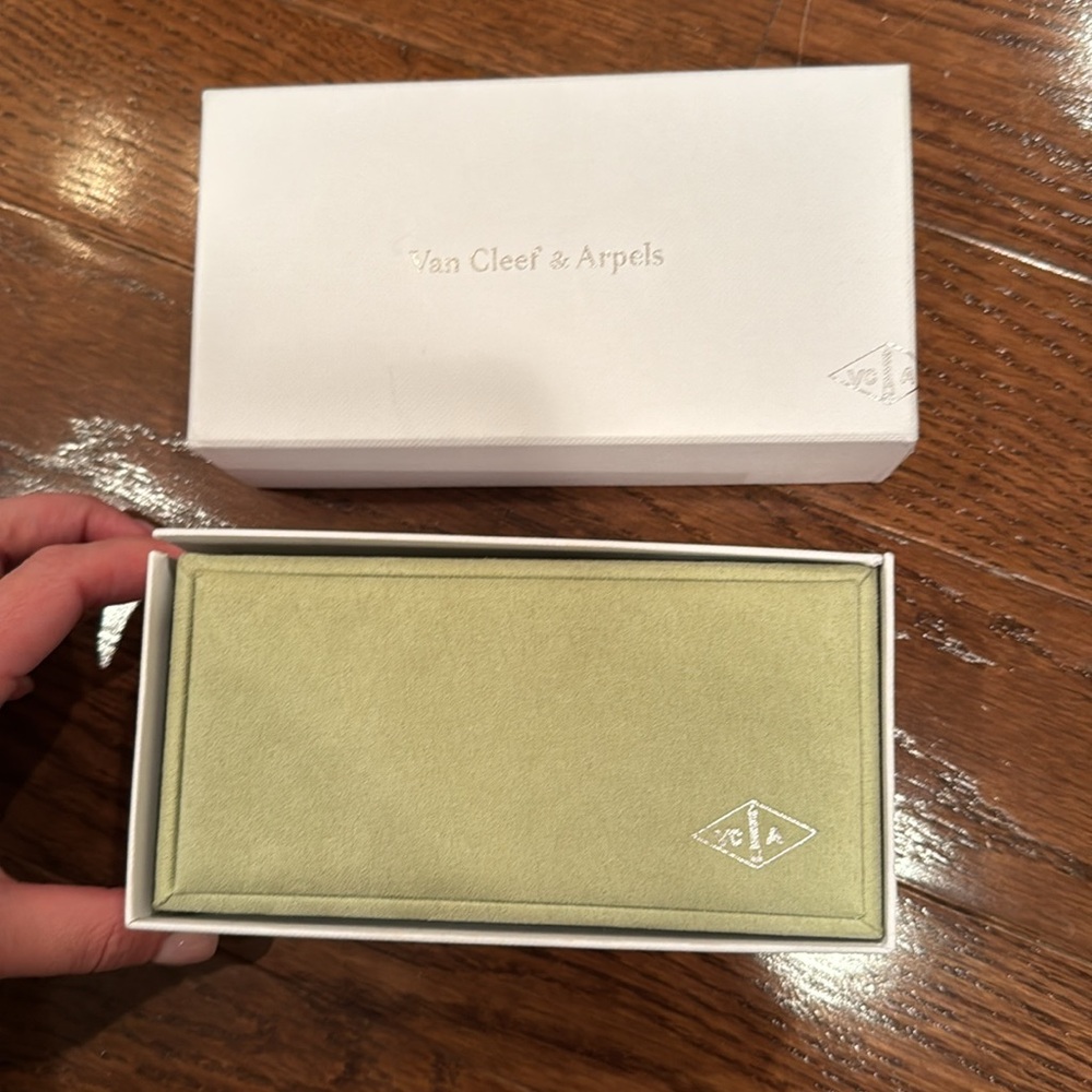 Van cleef bracelet box
